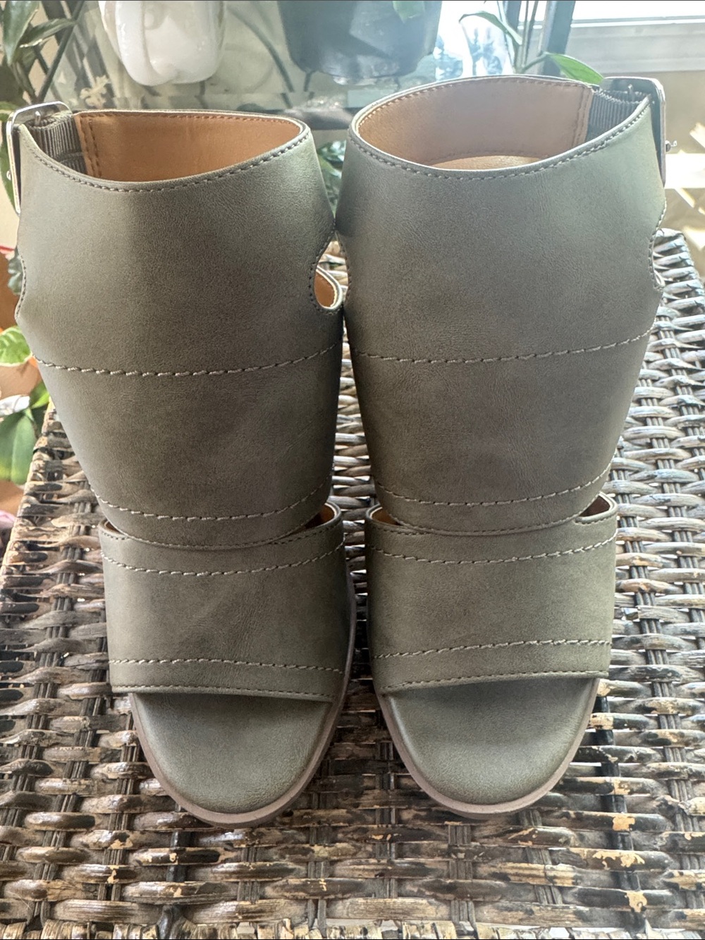 DV by Dolce Vita Olive Green Open-Toe Block Heel Sandals women’s size 6 - Picture 2 of 9